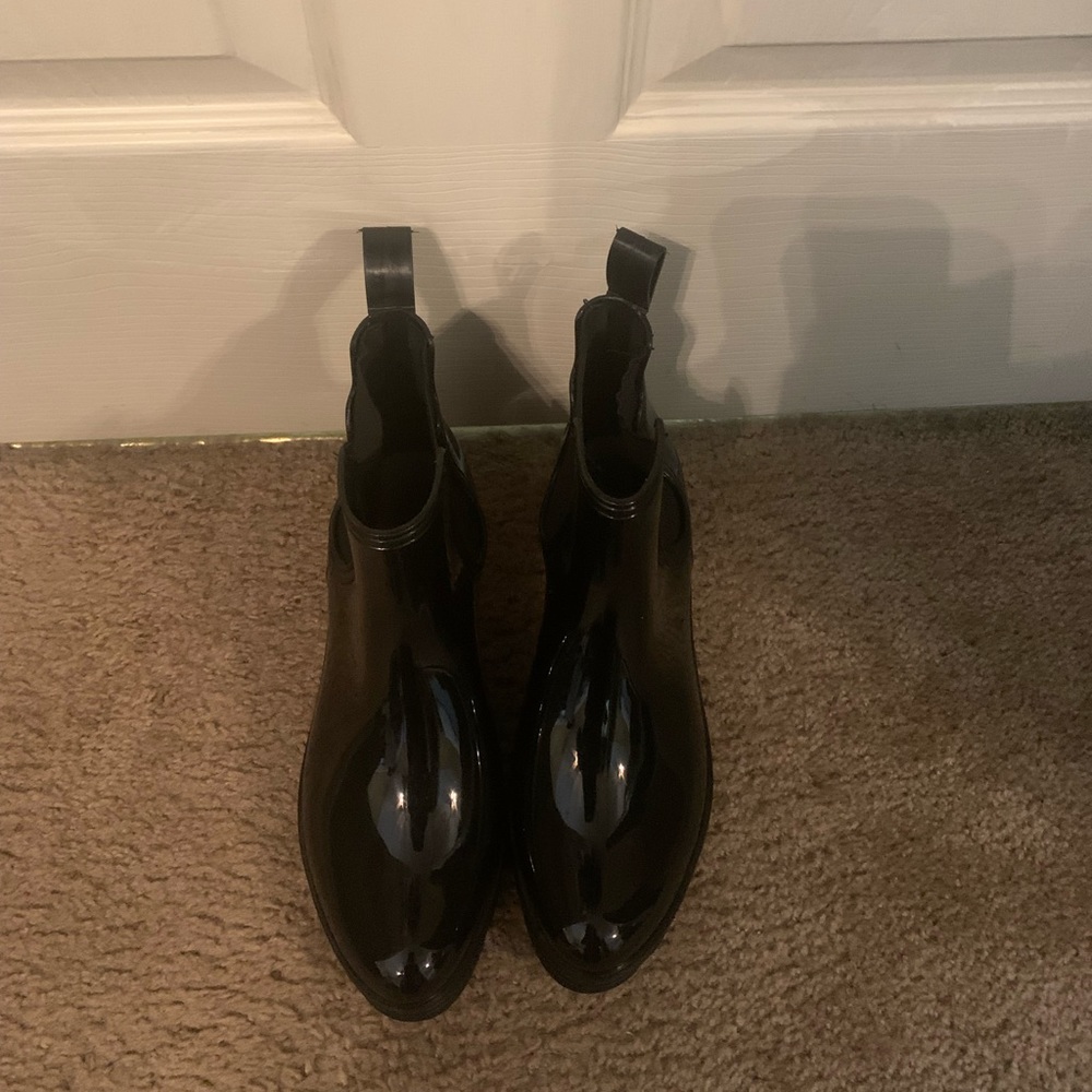 Black ankle rain boots